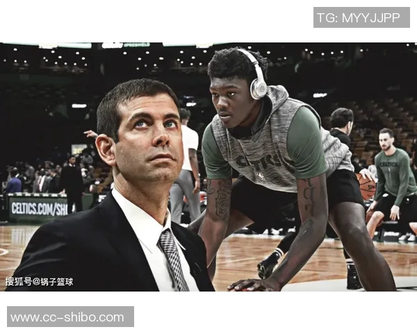 布朗谈场下观赛感受与獭兔默契配合的全新体验